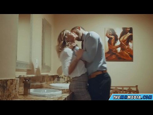 ❤️ وقتی یک بلوند بی تنه شما را در یک دستشویی عمومی اغوا می کند ❤ فیلم مقعد در ما fa.taxiporec.top ❌️❤